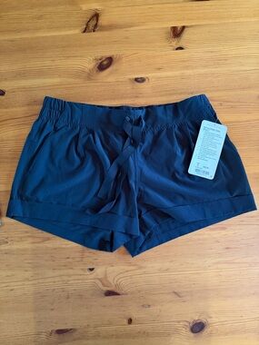 Lululemon Black Spring Break Away Short II
